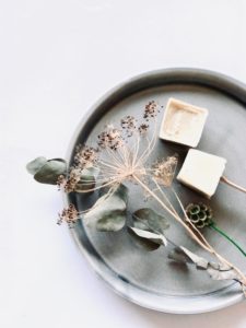 DIY regenerierende pflegende Handbutter aus 4 Zutaten, Badepraline on Tour